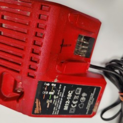 Laadija Milwaukee M12-18