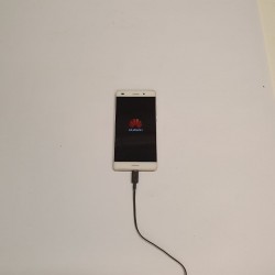 Mobiiltelefon Huawei P8...