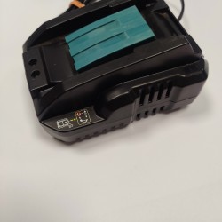 Makita akude laadija...