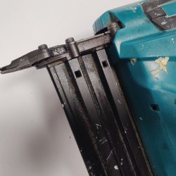 Гвоздевой пистолет Makita...