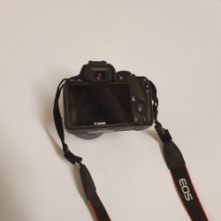 Зеркальная камера Canon EOS...