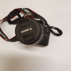 Зеркальная камера Canon EOS...