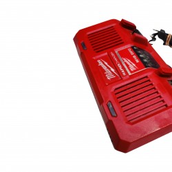 Зарядка Milwaukee M18 DFC