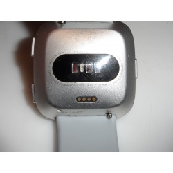 Смарт часы Fitbit Versa...