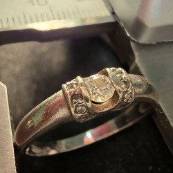 Kuld sõrmus teemandiga 585...