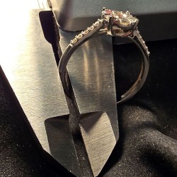 Kuld sõrmus teemandiga 585...