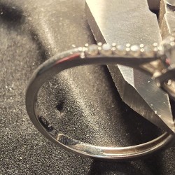 Kuld sõrmus teemandiga 585...