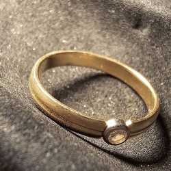 Kuld sõrmus teemandiga 585...