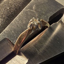 Kuld sõrmus teemandiga 585...