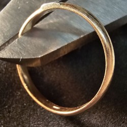 Kuld sõrmus teemandiga 585...